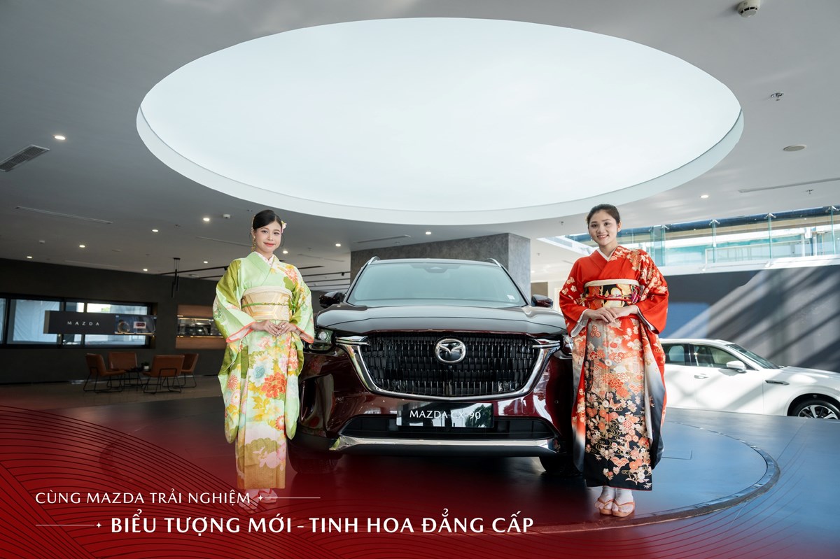 SUV flagship Mazda CX-90 2.5 PHEV tâm điểm của sự kiện.